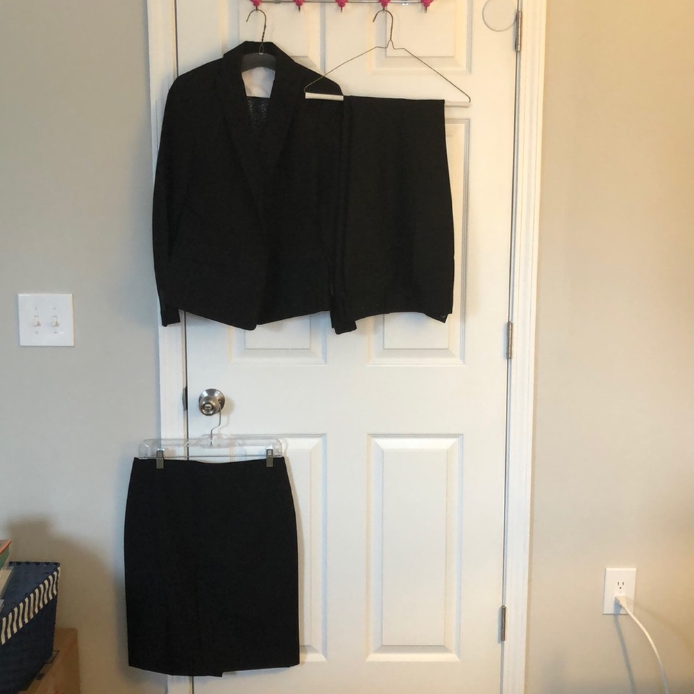 Ann Taylor black pencil skirt size 8petite